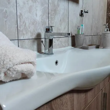 γιώργος και εύα Apartamento Karianí